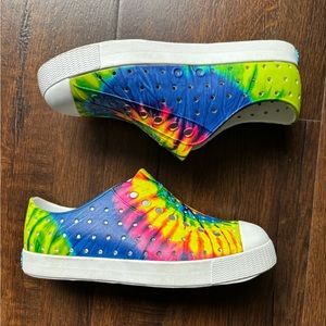 Native child size 13 rainbow shoes, Jefferson print, great used condition